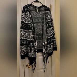 DIVA DESIGNS 3XL Sweater Shawl, Pre-loved  Black & White, Wool & Acrylic